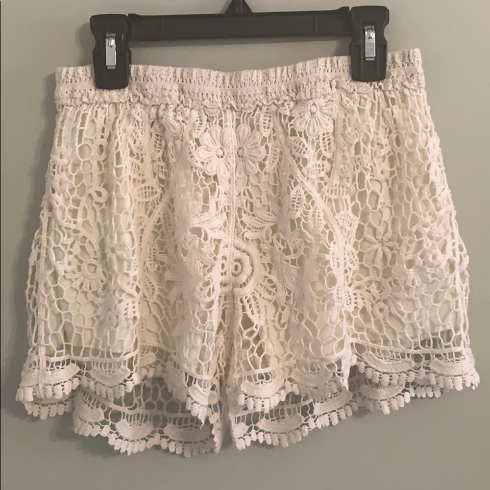 Vivid Collection of NY cream shorts size S